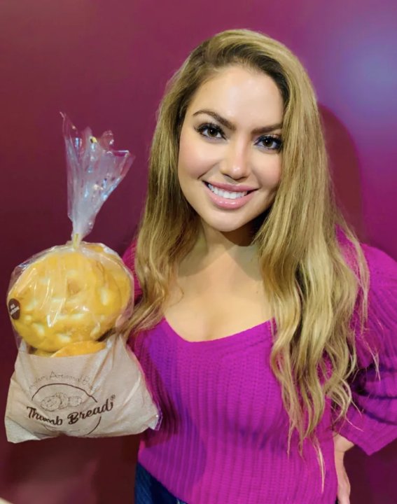 Arzu Esendemir in pink holding a bag of Thumb Bread®