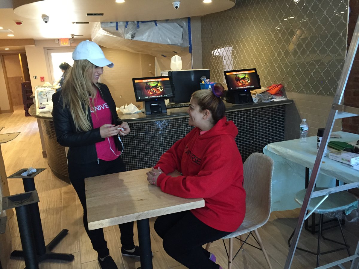 The Esendemir sisters setting up Flatbread Grill®